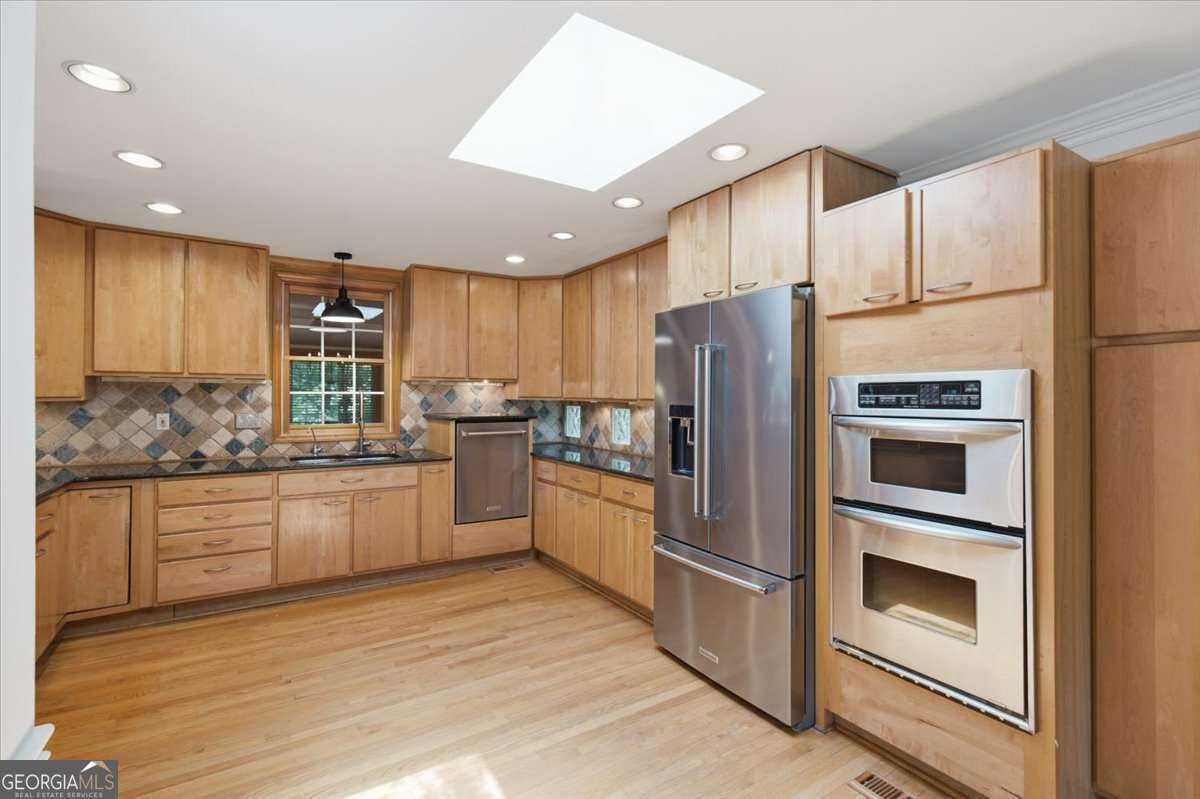 112 Cross Gate DR