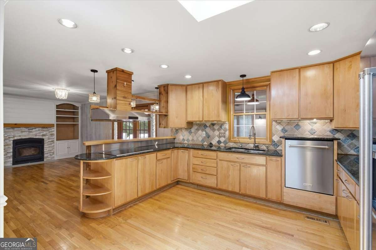 112 Cross Gate DR