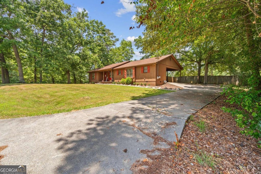 Photo of 234 Chiefvan Terrace NE, Calhoun, GA 30701 (MLS # 10795499)