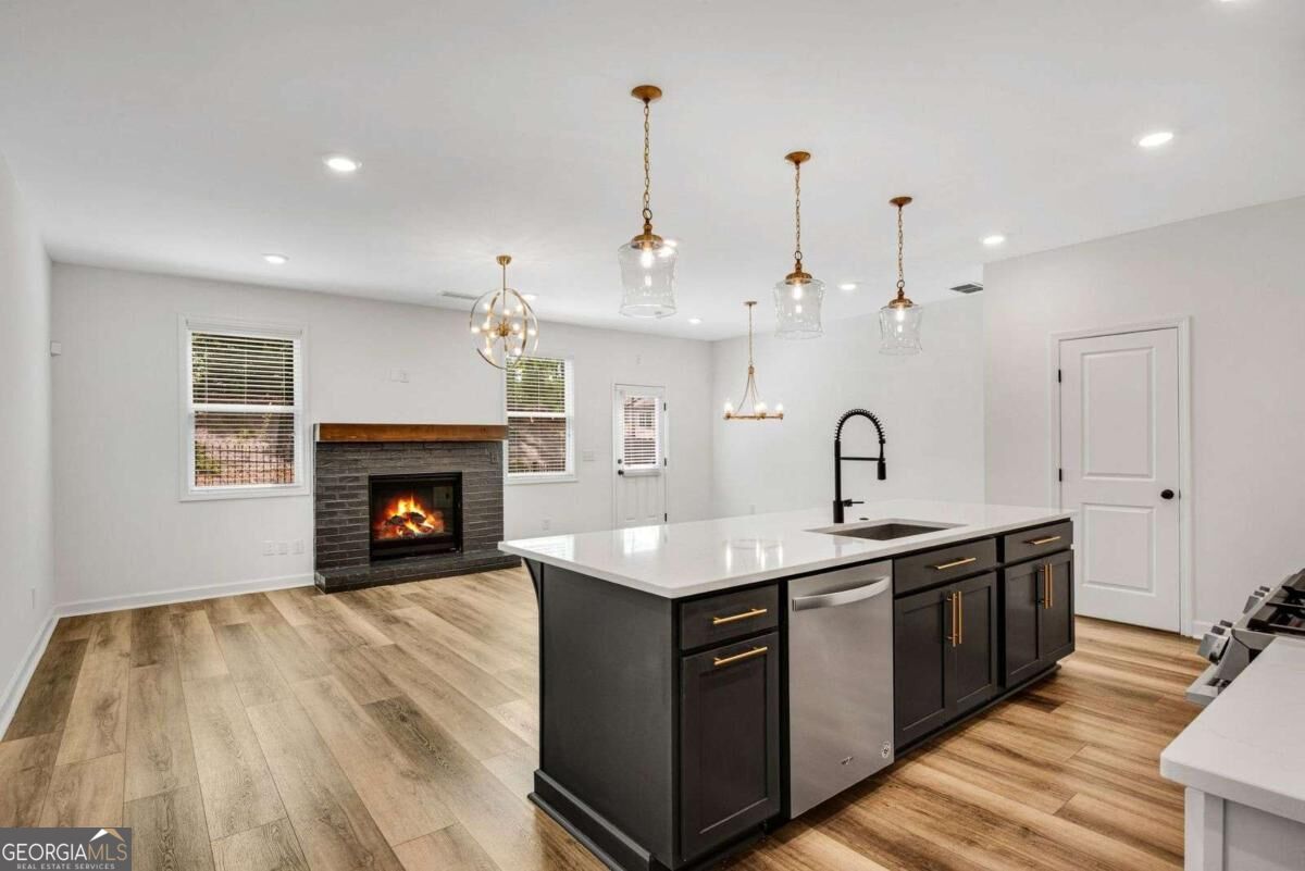 1251 Willamette WAY