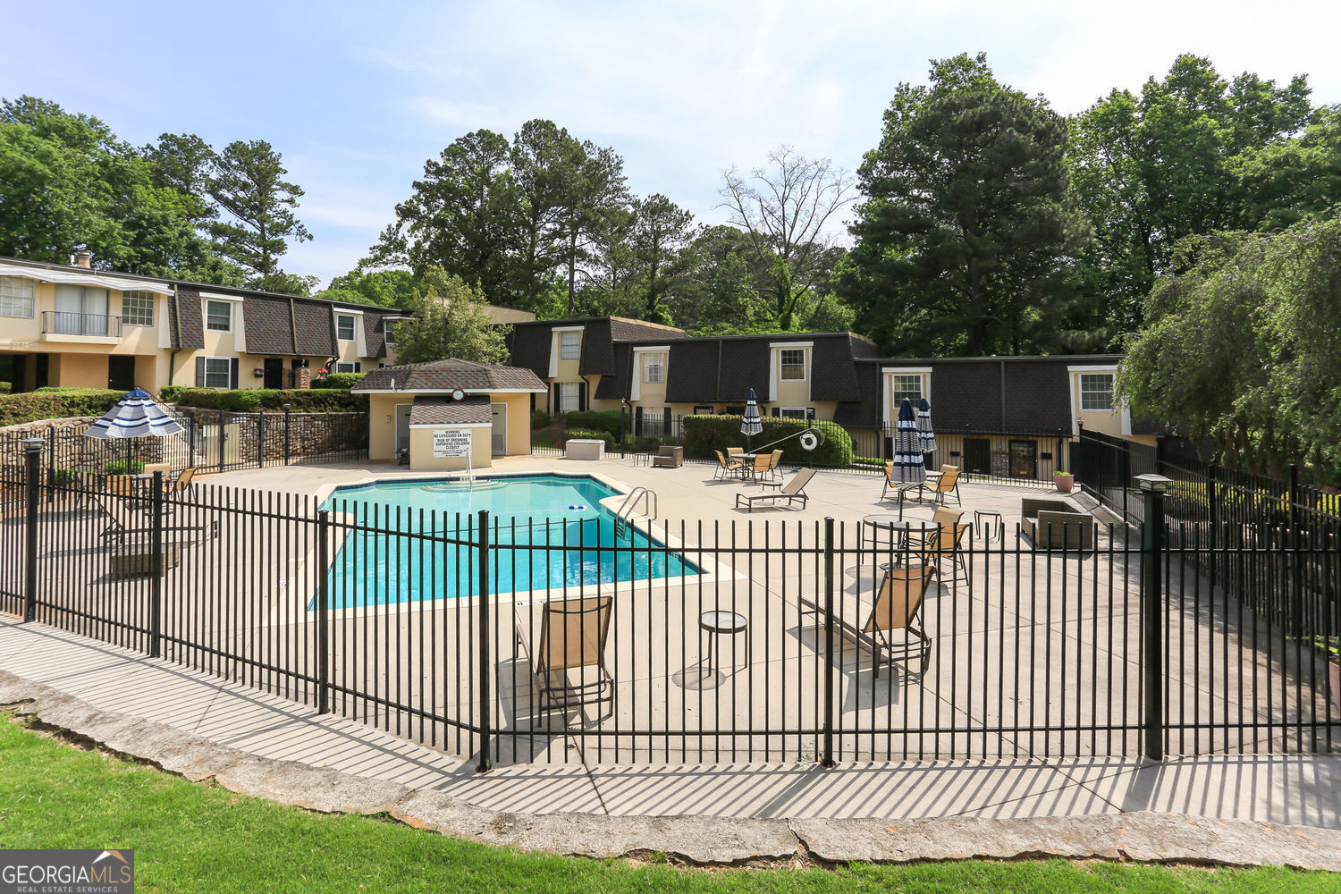 Atlanta, Georgia 30342, United States, 2 Bedrooms Bedrooms, ,2 BathroomsBathrooms,Residential,Pending,122309