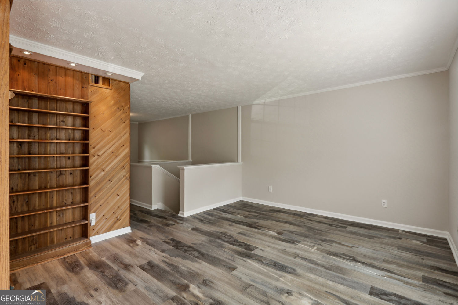 Atlanta, Georgia 30342, United States, 2 Bedrooms Bedrooms, ,2 BathroomsBathrooms,Residential,Pending,122309