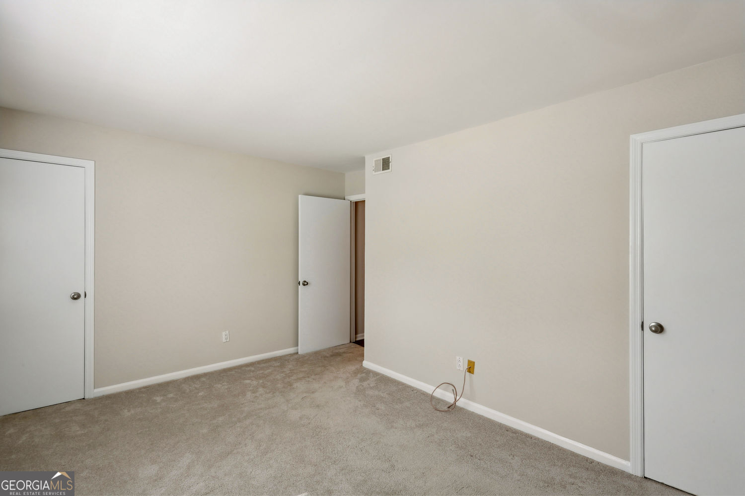 Atlanta, Georgia 30342, United States, 2 Bedrooms Bedrooms, ,2 BathroomsBathrooms,Residential,Pending,122309