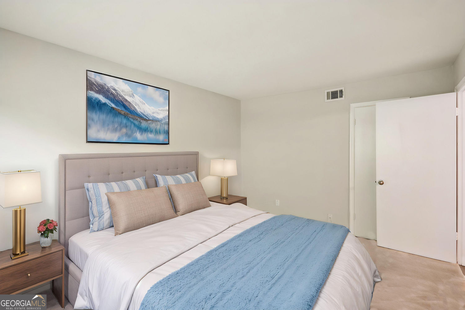 Atlanta, Georgia 30342, United States, 2 Bedrooms Bedrooms, ,2 BathroomsBathrooms,Residential,Pending,122309