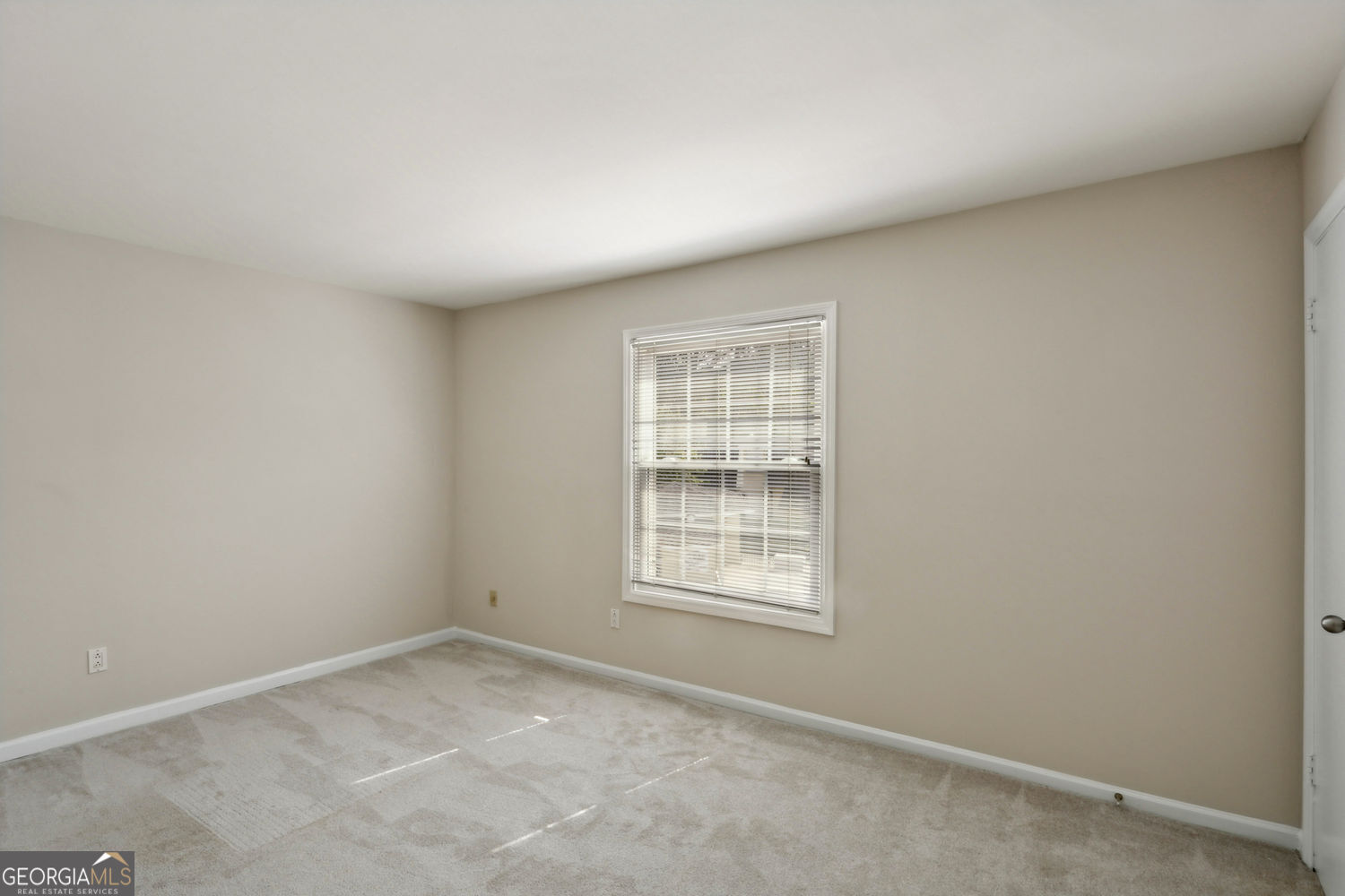 Atlanta, Georgia 30342, United States, 2 Bedrooms Bedrooms, ,2 BathroomsBathrooms,Residential,Pending,122309