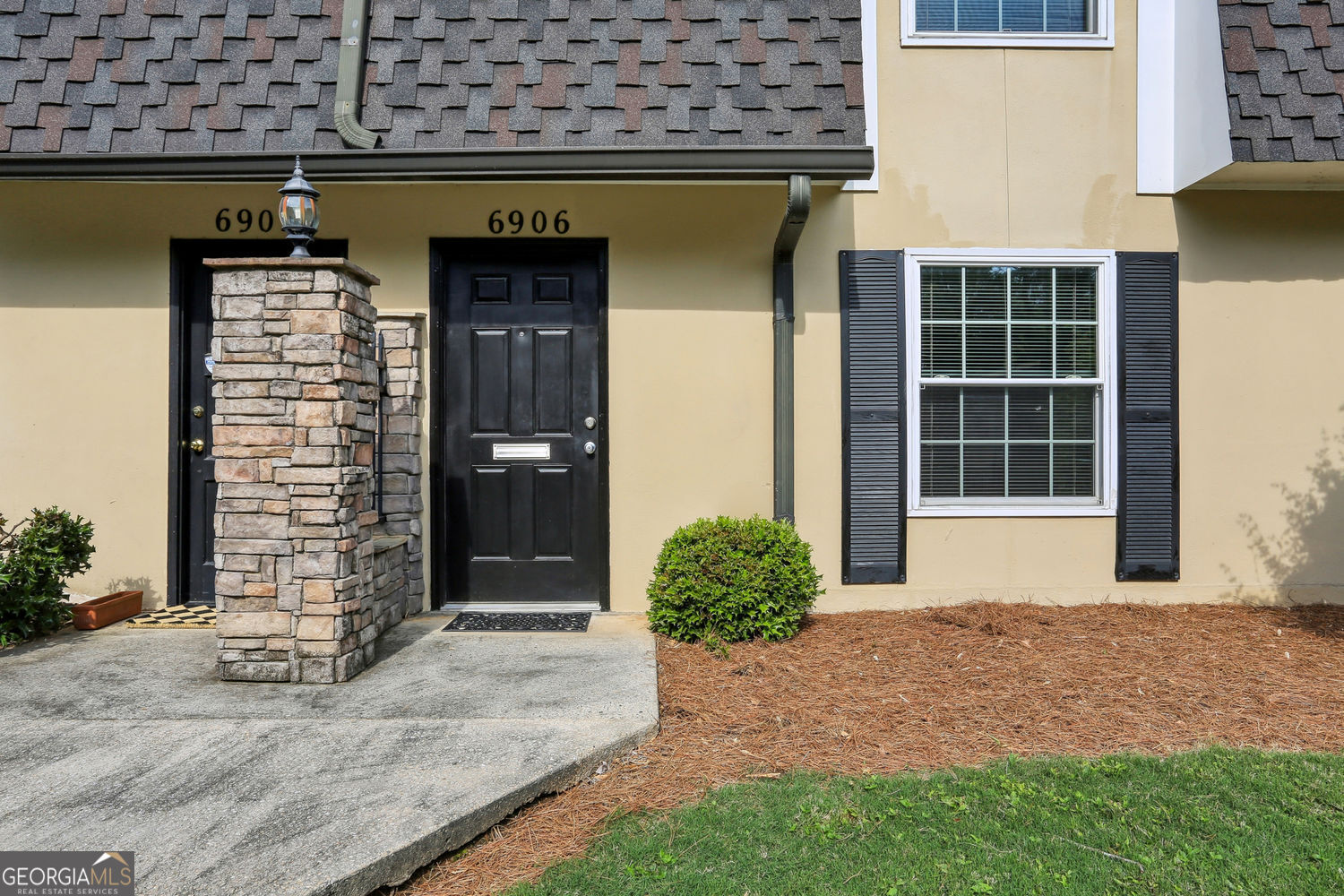 Atlanta, Georgia 30342, United States, 2 Bedrooms Bedrooms, ,2 BathroomsBathrooms,Residential,Pending,122309