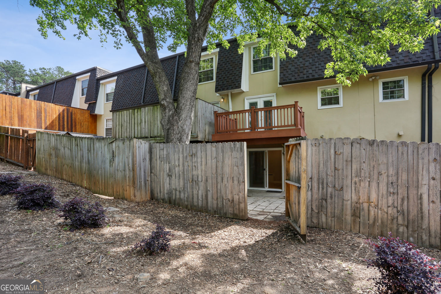 Atlanta, Georgia 30342, United States, 2 Bedrooms Bedrooms, ,2 BathroomsBathrooms,Residential,Pending,122309