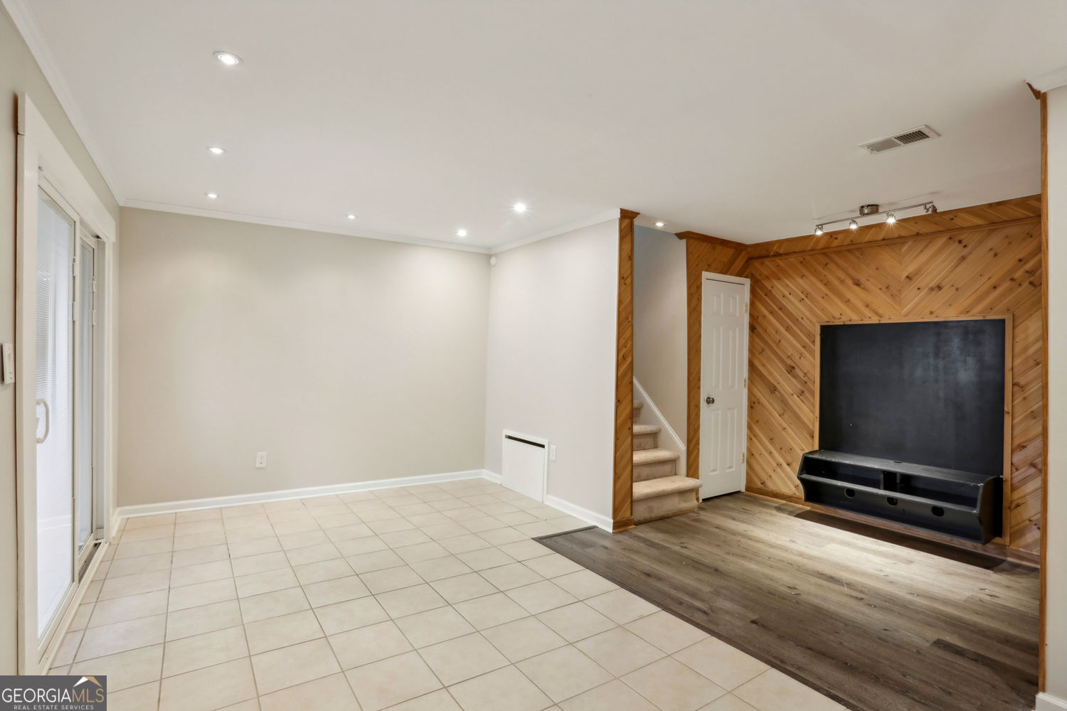 Atlanta, Georgia 30342, United States, 2 Bedrooms Bedrooms, ,2 BathroomsBathrooms,Residential,Pending,122309