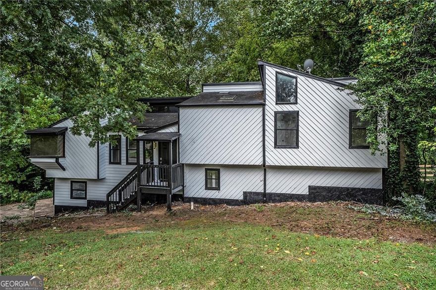 This unique 3-bedroom, 2.5-bathroom home in Marietta, GA, offers a well-equipped kitchen, open living and dining areas, and a spacious outdoor deck. Conveniently located near the Town Center at Cobb with quick access to I-75 and I-575, itCOs perfect for easy living and commuting. The master suite features an en-suite bathroom, and thereCOs a versatile bonus room for extra space. DonCOt miss out on this comfortable and stylish home!
