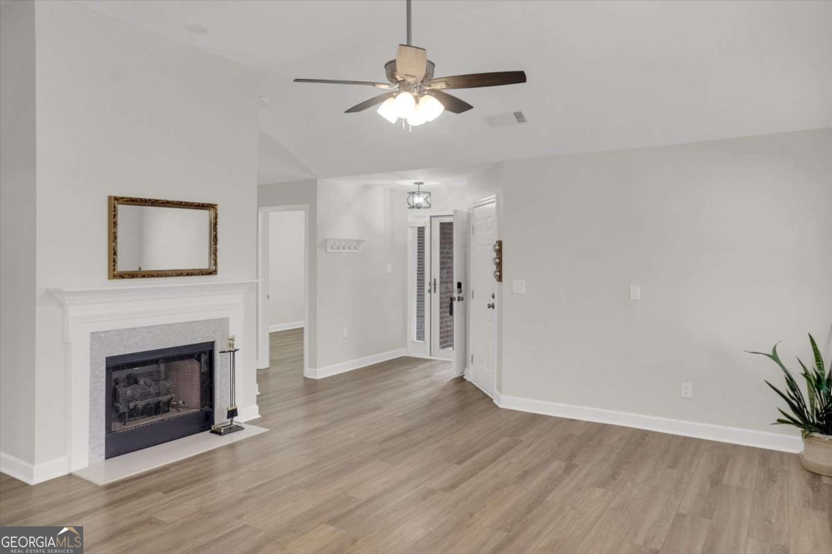 97 Greentree DR