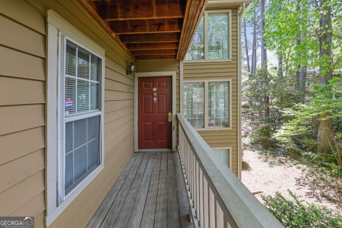 907 Country Park DR SE