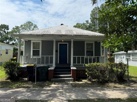 737 E 37th ST Savannah GA 31401