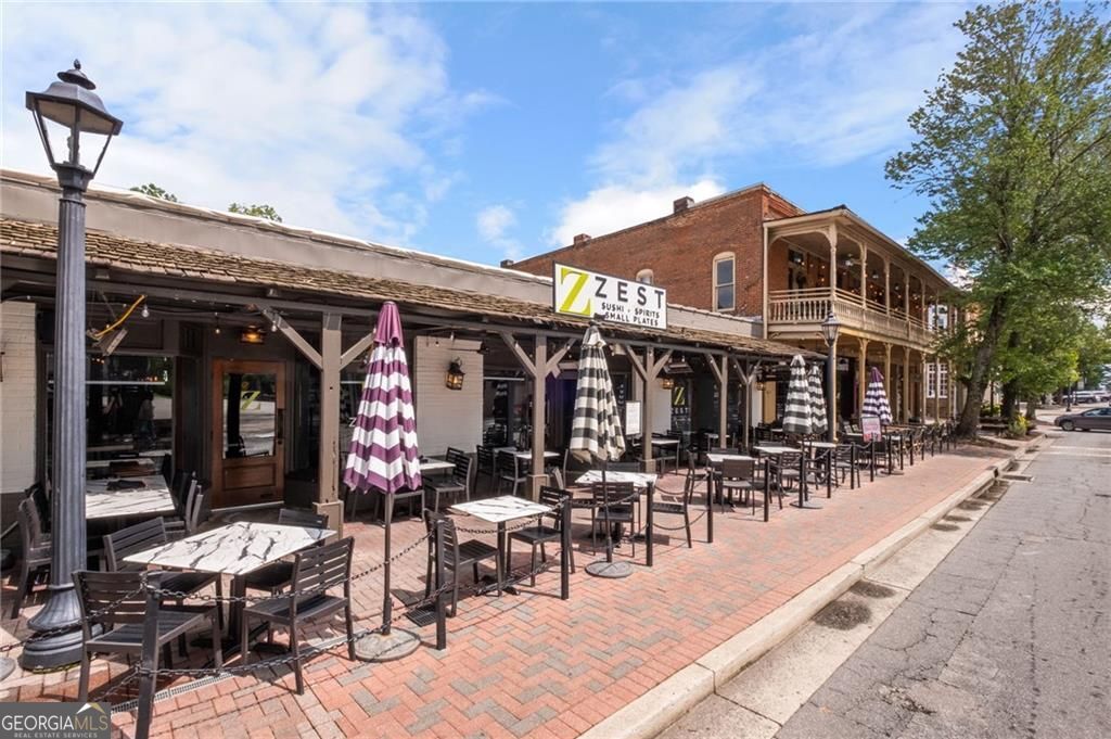 Roswell, Georgia 30075, United States, 5 Bedrooms Bedrooms, ,4 BathroomsBathrooms,Residential,Active,250008