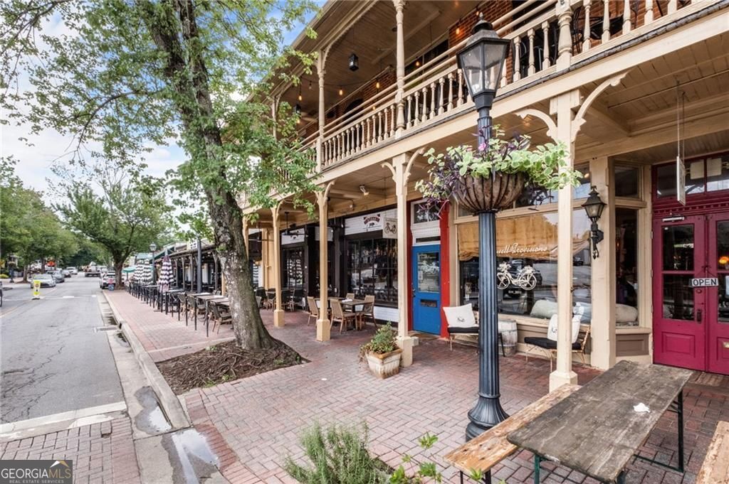 Roswell, Georgia 30075, United States, 5 Bedrooms Bedrooms, ,4 BathroomsBathrooms,Residential,Active,250008