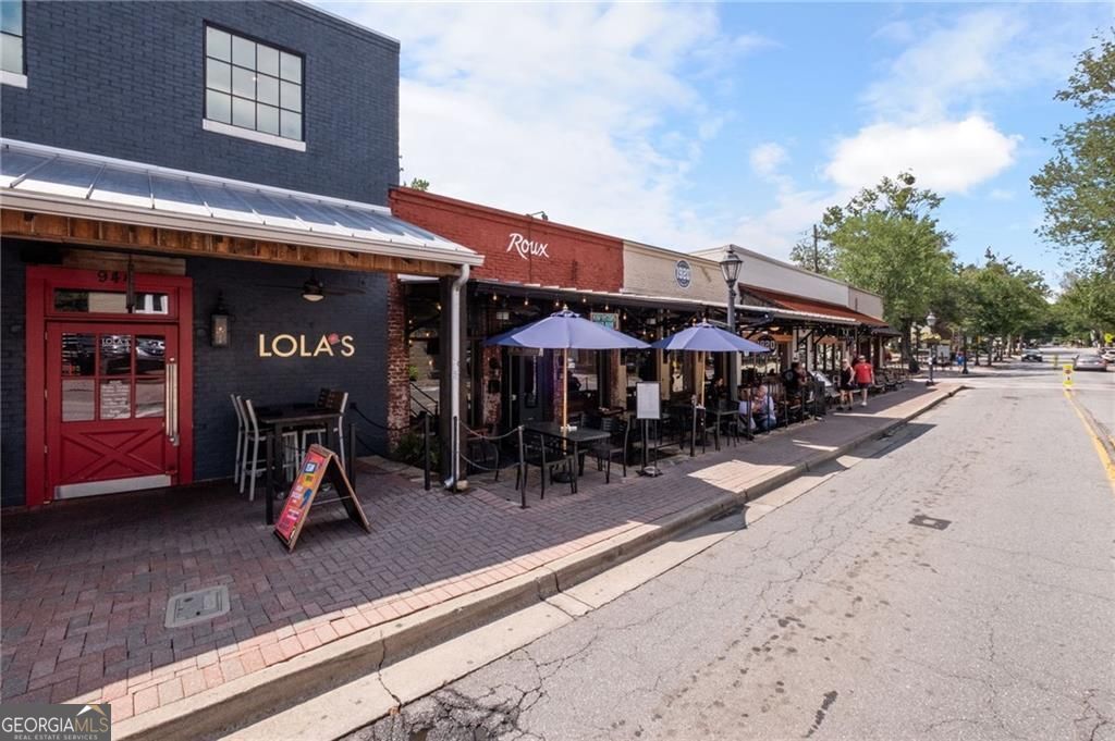 Roswell, Georgia 30075, United States, 5 Bedrooms Bedrooms, ,4 BathroomsBathrooms,Residential,Active,250008