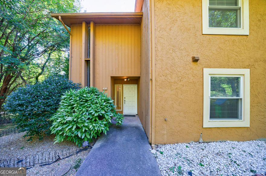 It's a lovely end-unit townhouse in the heart of Marietta! As you enter, the spacious foyer is inviting, and the open-concept living room has a focal fireplace to warm the hearts during those holiday events with family and friends. The newly updated galley-style kitchen offers brand-new stainless-steel appliances and helps to warm the bellies of those you love with your special recipes. Two additional ensuites encompass the home's upper level, offering massive bedrooms, remodeled bathrooms, and a bonus enclosed four-season area to soak in the serenity of nature and all its splendor. Close to all shops and immediate access to major highways. Looking for an investment rental to build your portfolio or just a new place to call your own? This may be the one you have been waiting for!