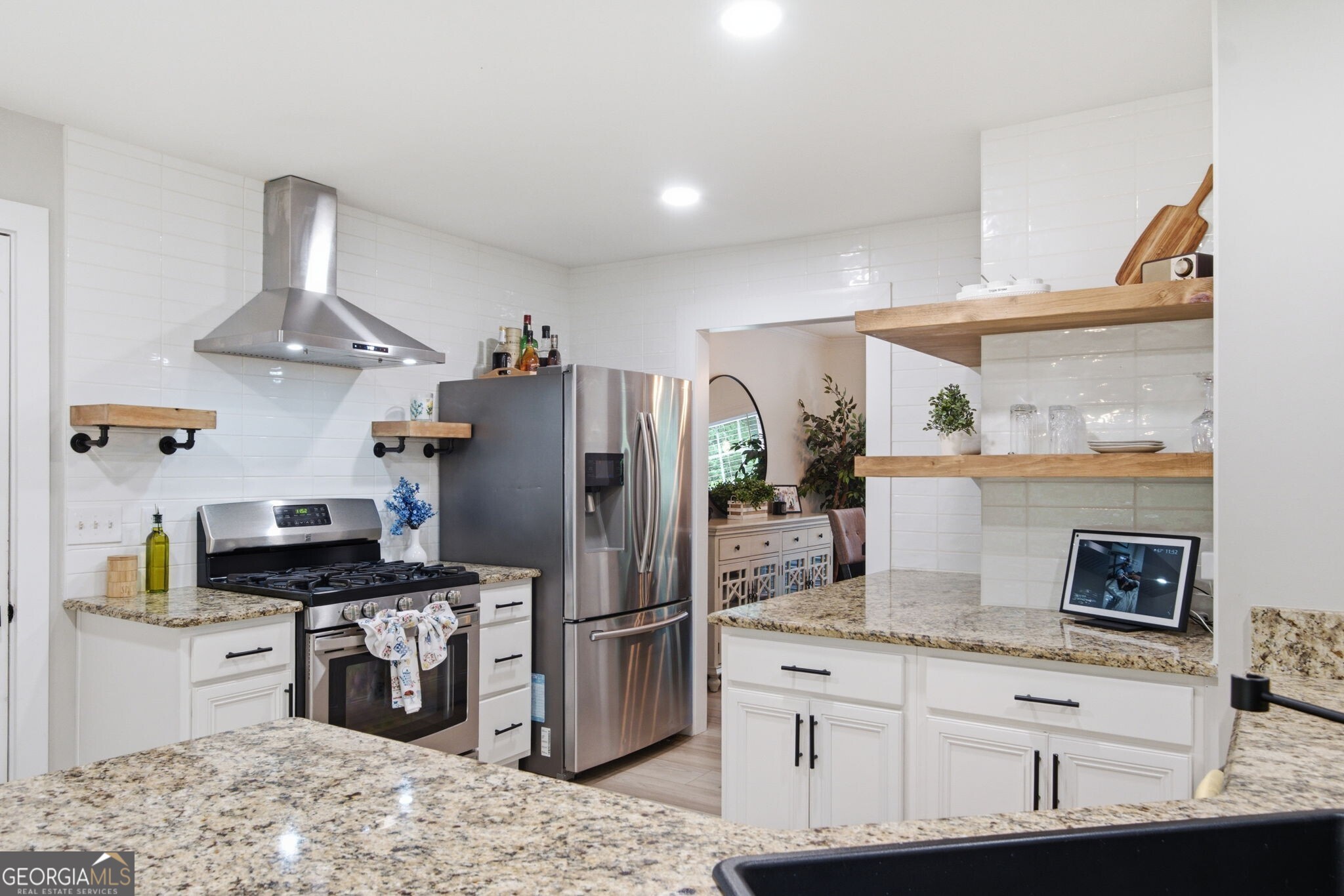 128 Lakeview LN