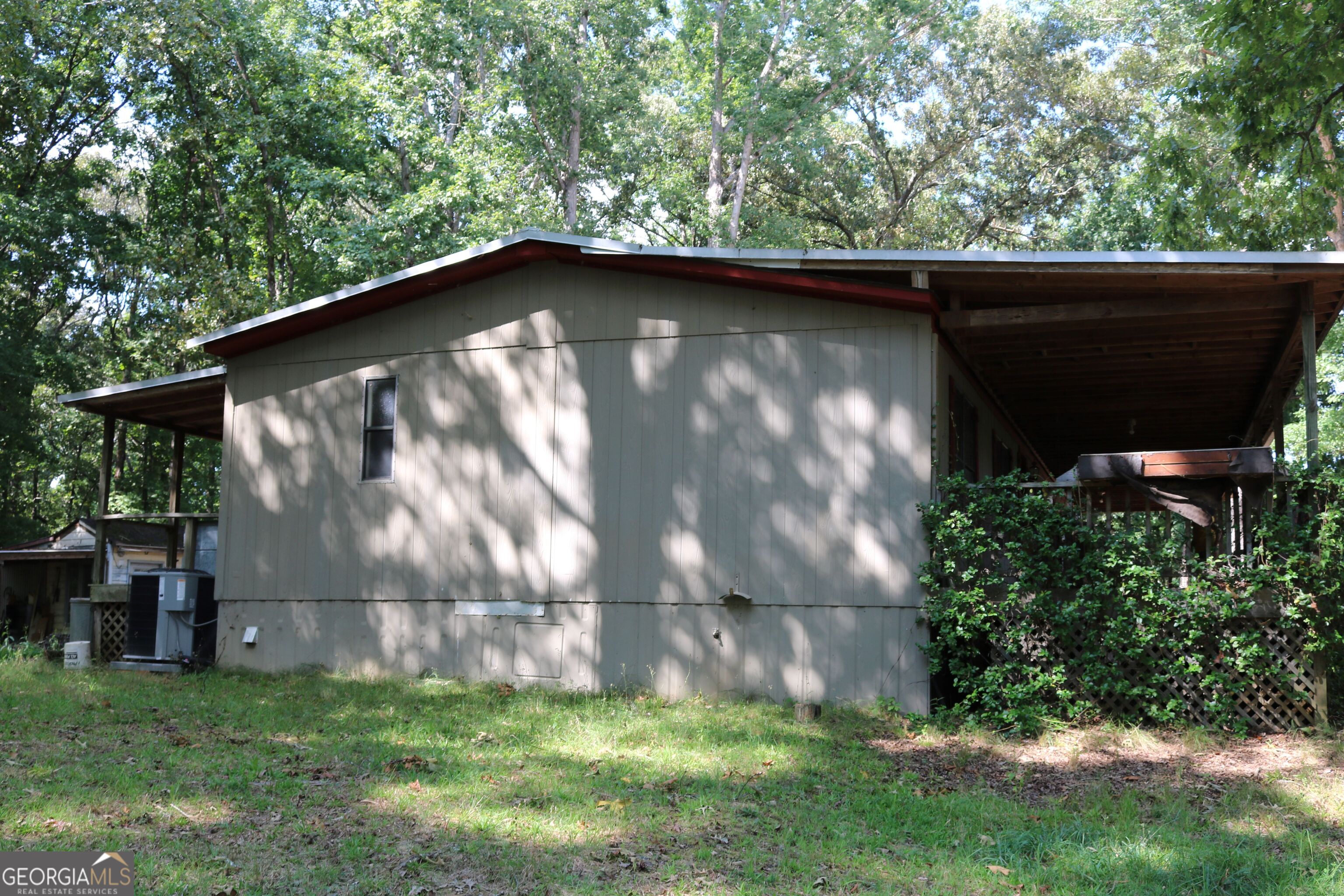 2096 Roy Woods RD