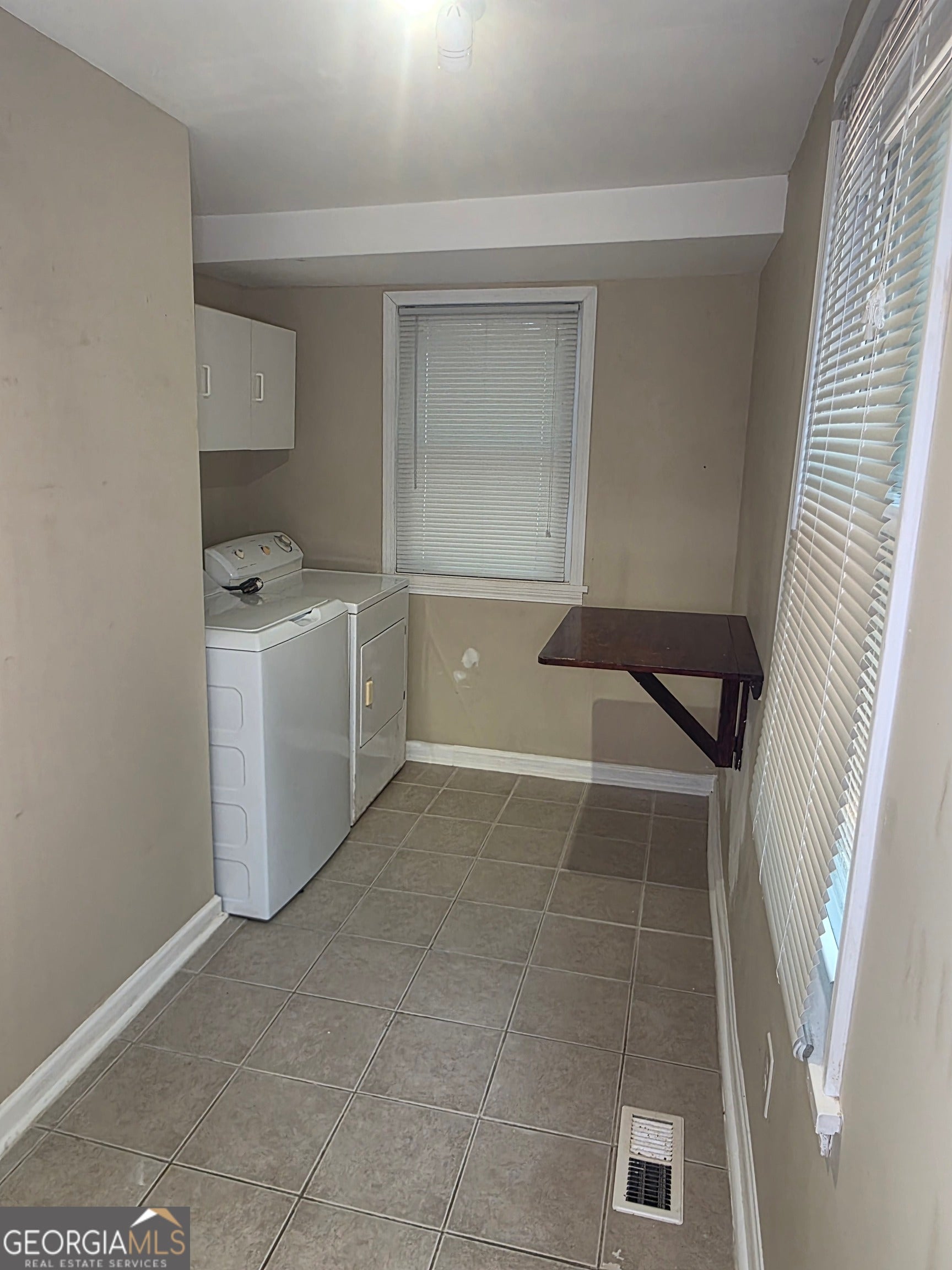 279 Ellison RD