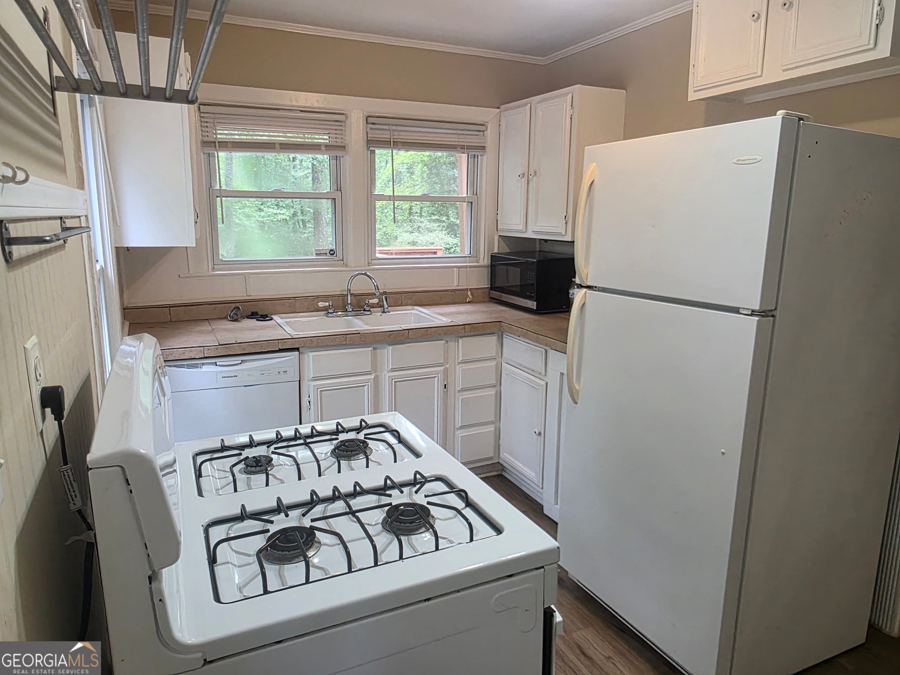 279 Ellison RD