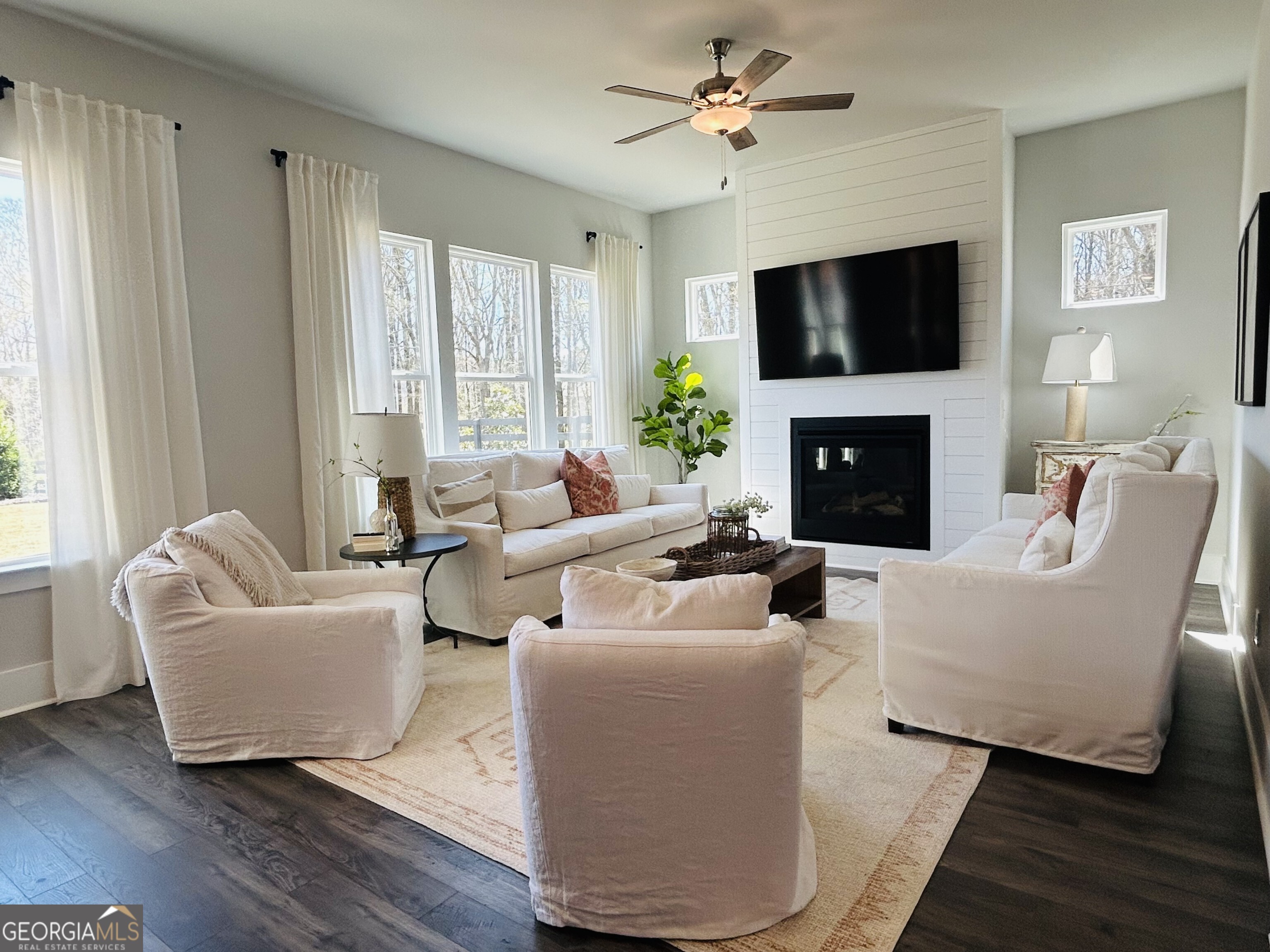 120 Crimson Feather DR