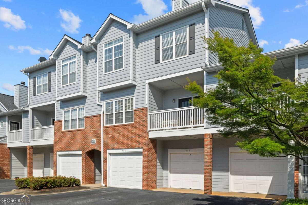 408 Vinings Forest CIR SE