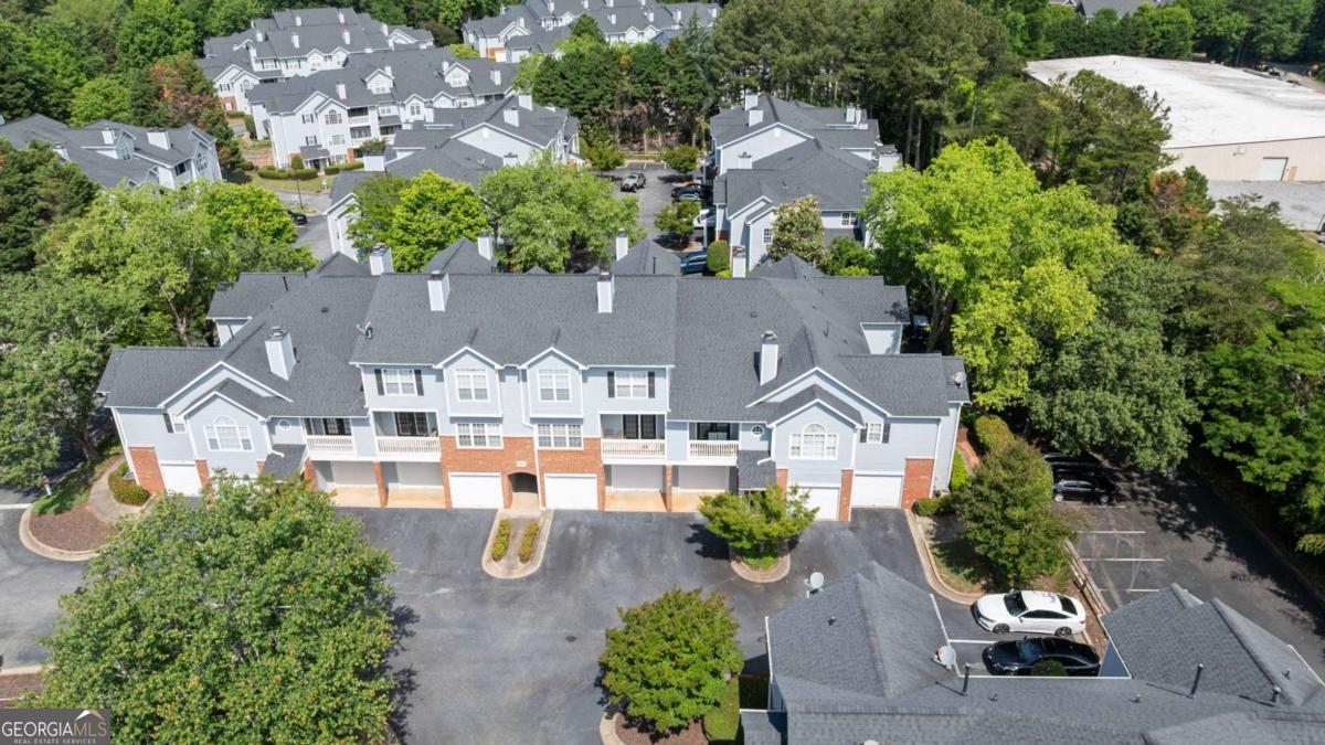 408 Vinings Forest CIR SE