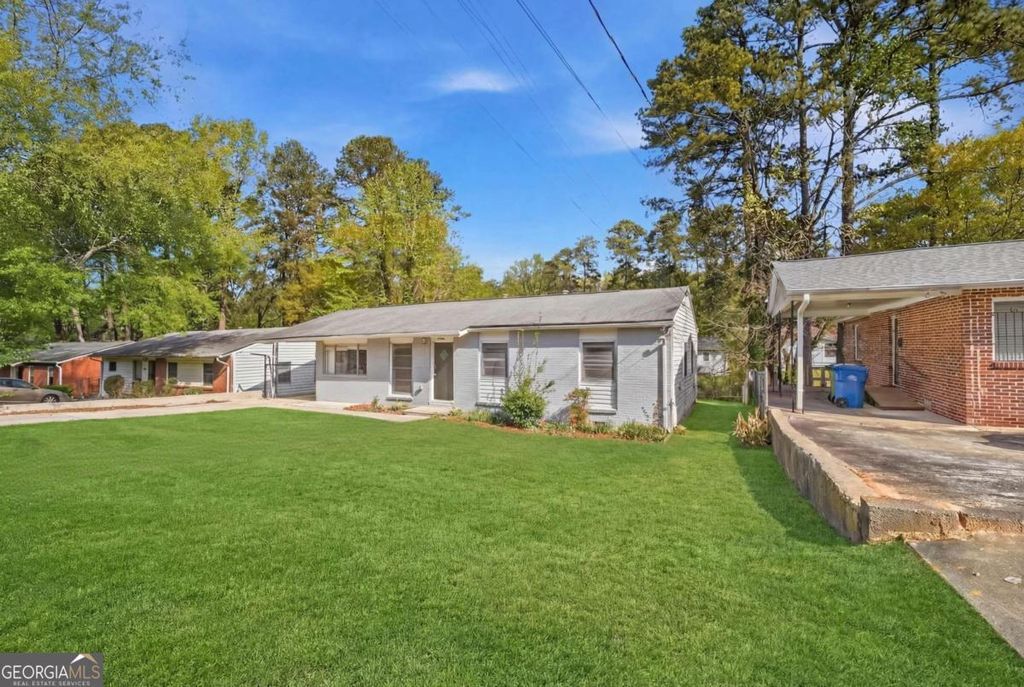 Photo of 2649 Santa Barbara Drive NW, Atlanta, GA 30318 (MLS # 10725596)