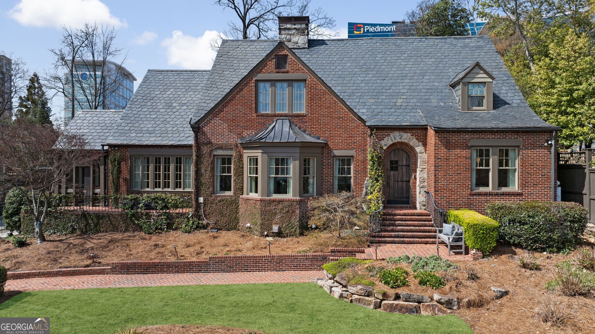 46 Montclair DR NE