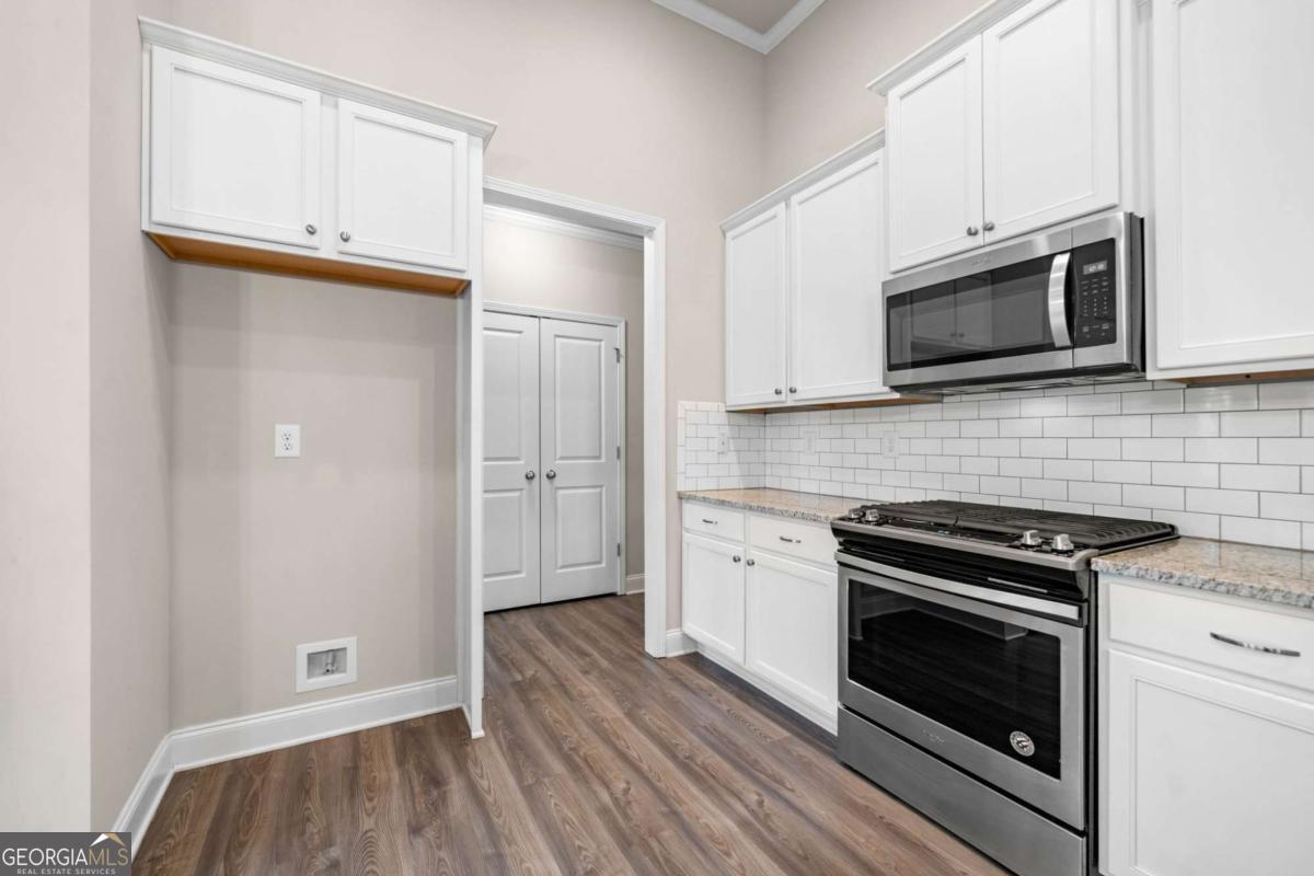 River Manor - Residential