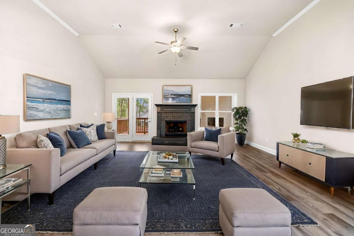 River Manor - Residential