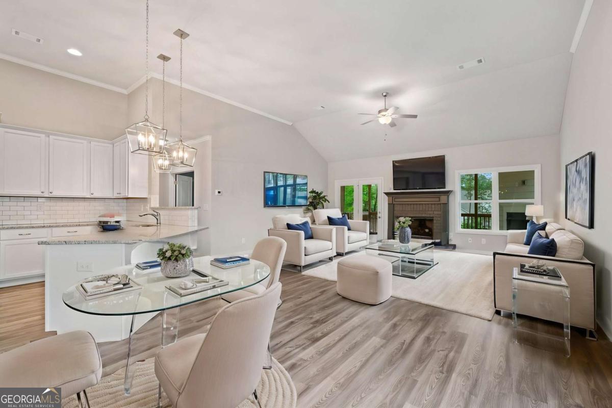 River Manor - Residential