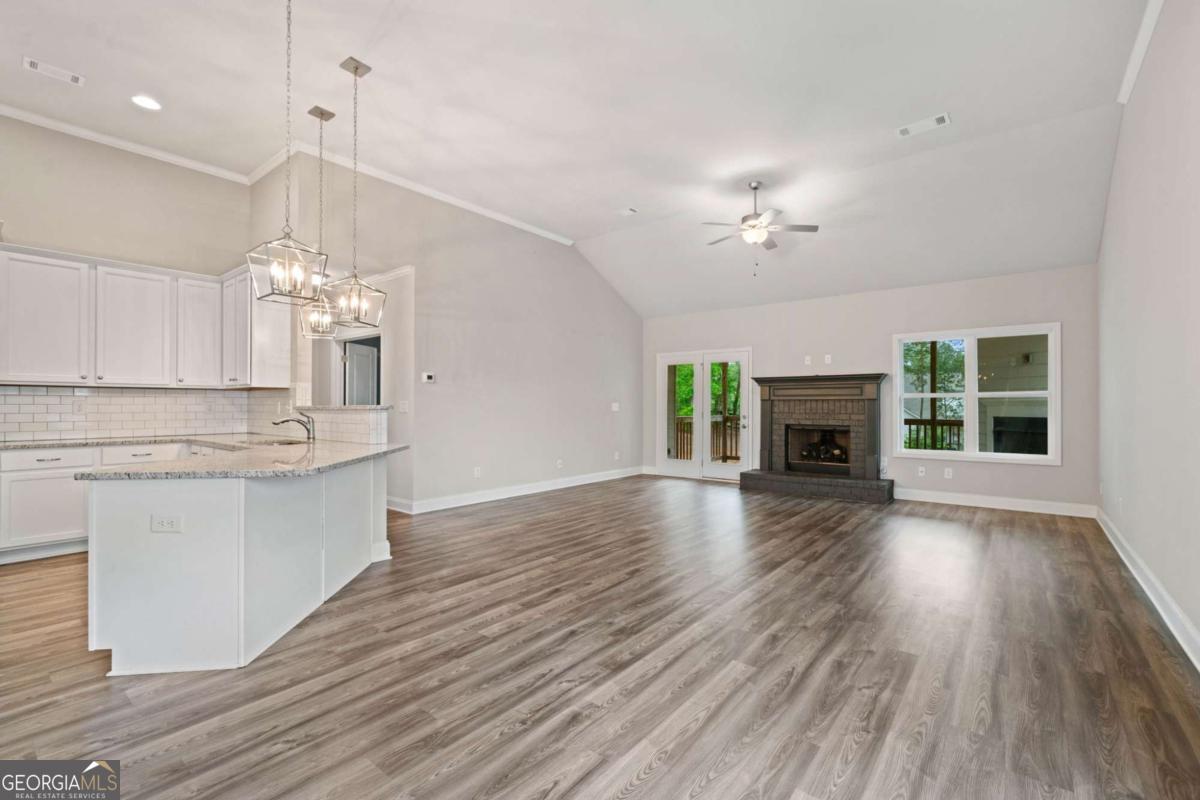 River Manor - Residential