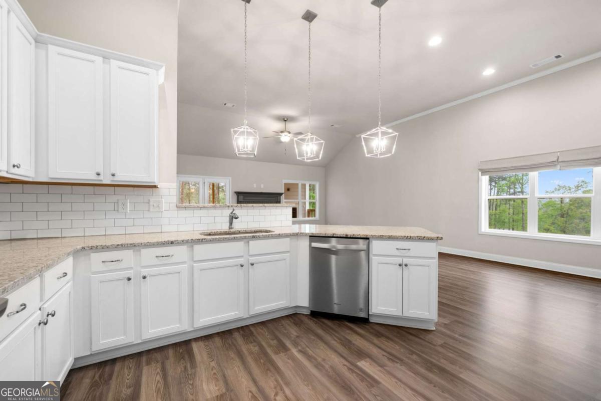 River Manor - Residential