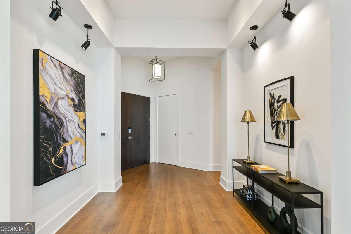 3107 Peachtree RD NE PH2003