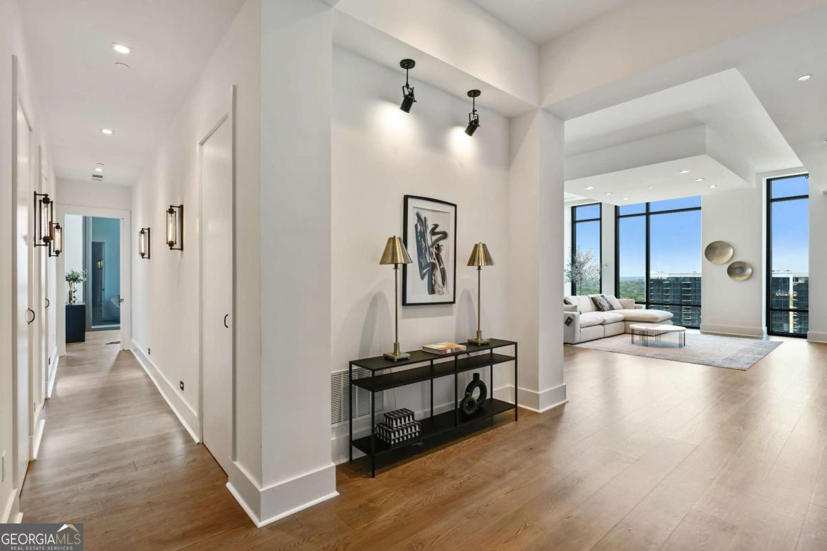 3107 Peachtree RD NE PH2003