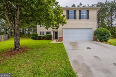 Photo of 450 Pinevale Court, Atlanta, GA 30349 (MLS # 10537614)