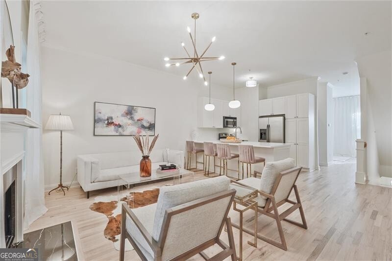 Brookhaven, Georgia 30319, United States, 3 Bedrooms Bedrooms, ,4 BathroomsBathrooms,Residential,Pending,111019