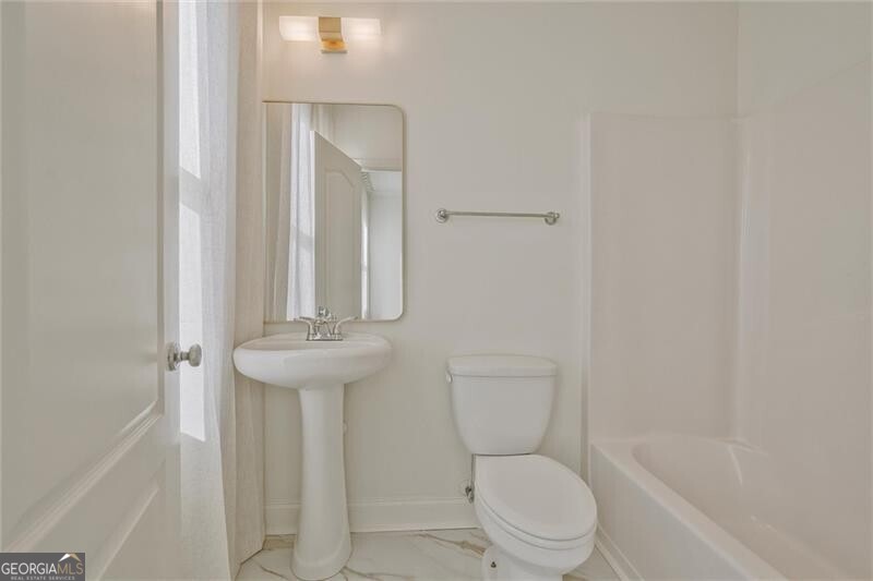 Brookhaven, Georgia 30319, United States, 3 Bedrooms Bedrooms, ,4 BathroomsBathrooms,Residential,Pending,111019