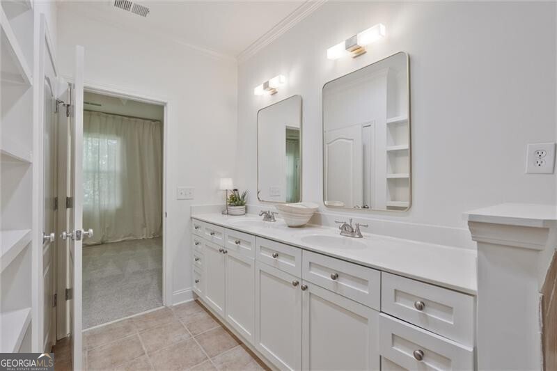 Brookhaven, Georgia 30319, United States, 3 Bedrooms Bedrooms, ,4 BathroomsBathrooms,Residential,Pending,111019