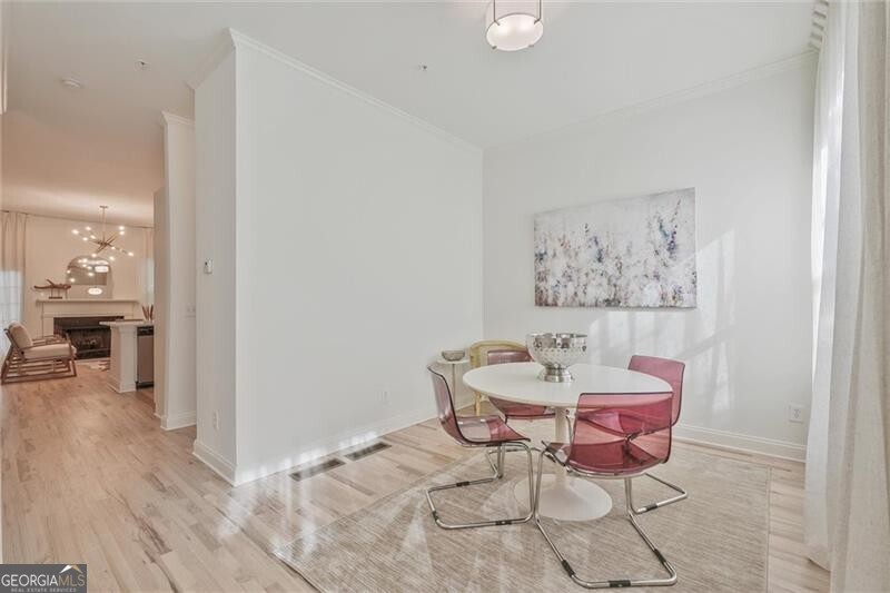 Brookhaven, Georgia 30319, United States, 3 Bedrooms Bedrooms, ,4 BathroomsBathrooms,Residential,Pending,111019