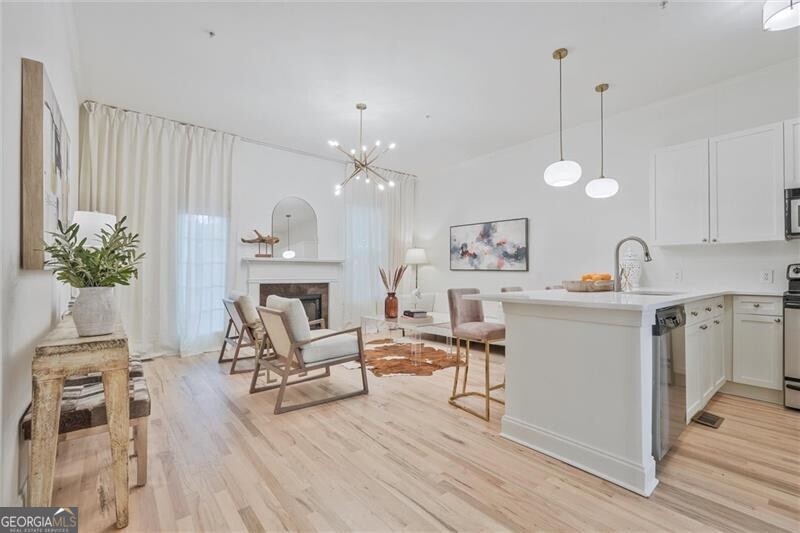 Brookhaven, Georgia 30319, United States, 3 Bedrooms Bedrooms, ,4 BathroomsBathrooms,Residential,Pending,111019