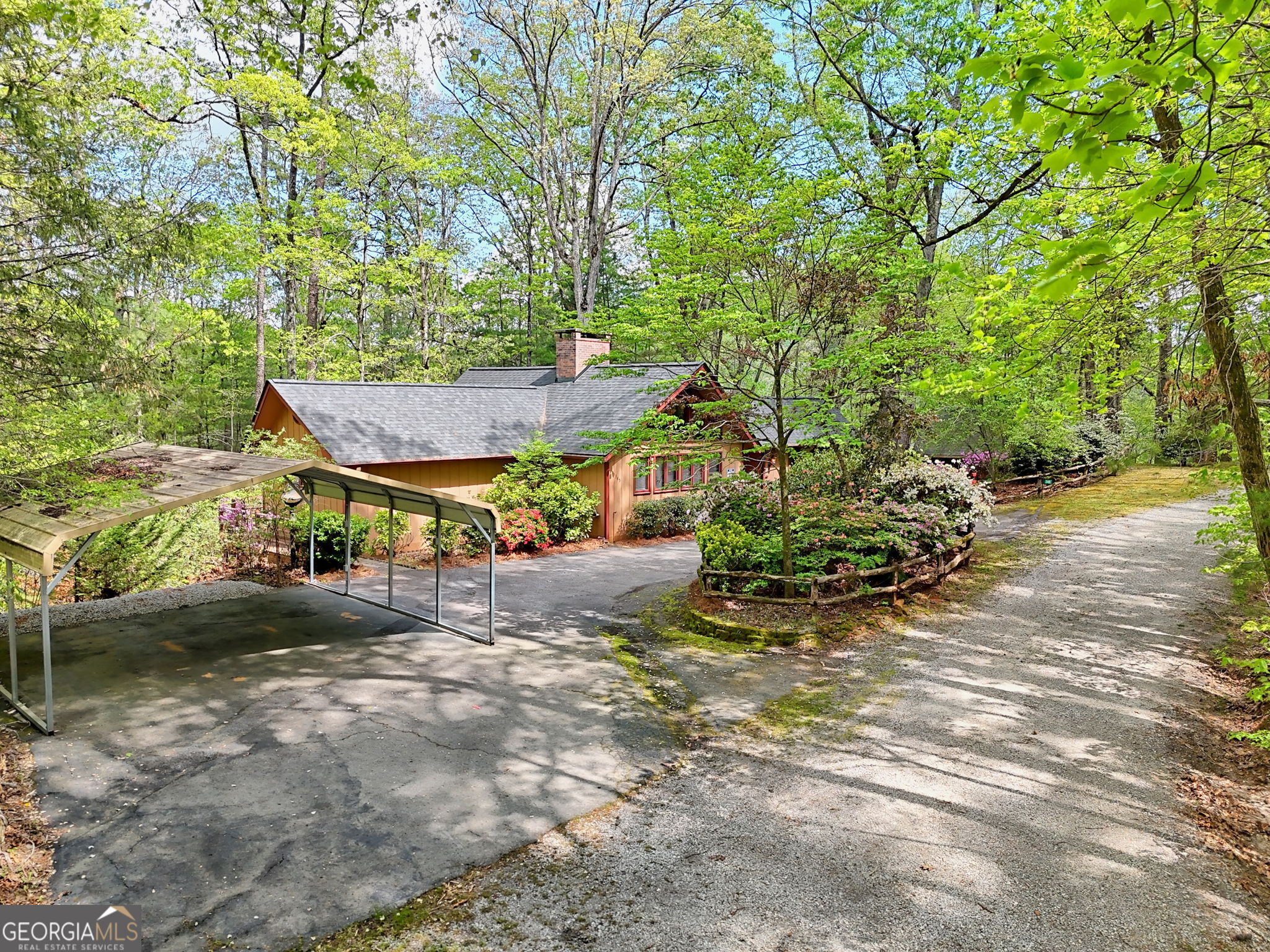 345 Leaning Chimney DR