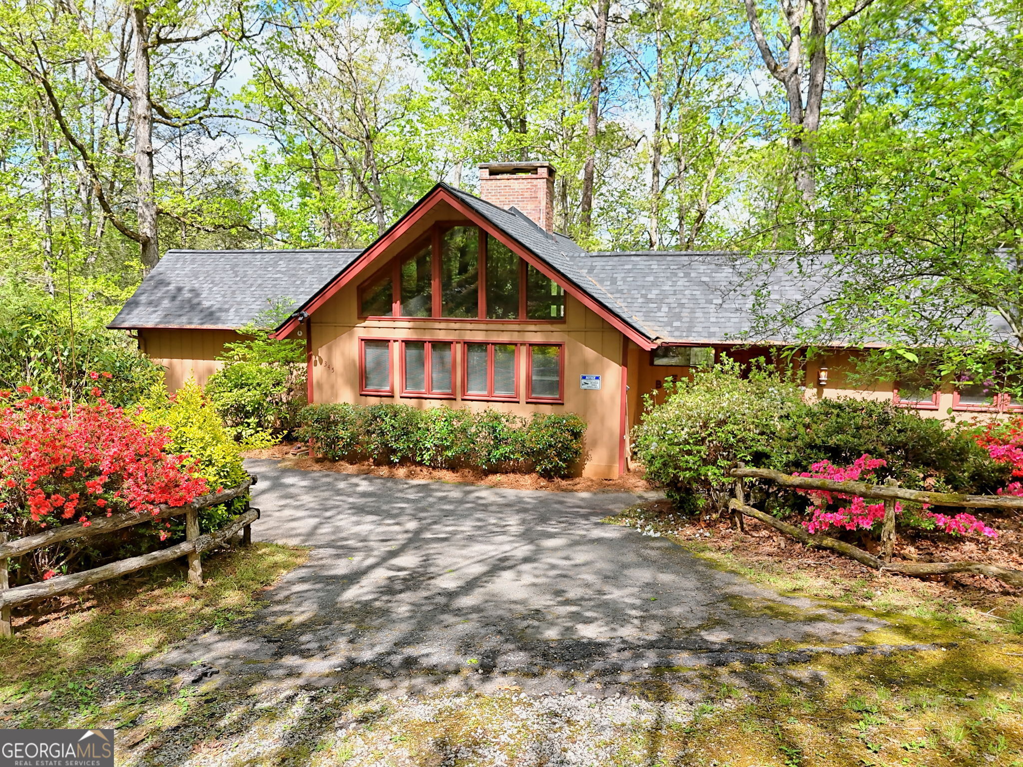 345 Leaning Chimney DR