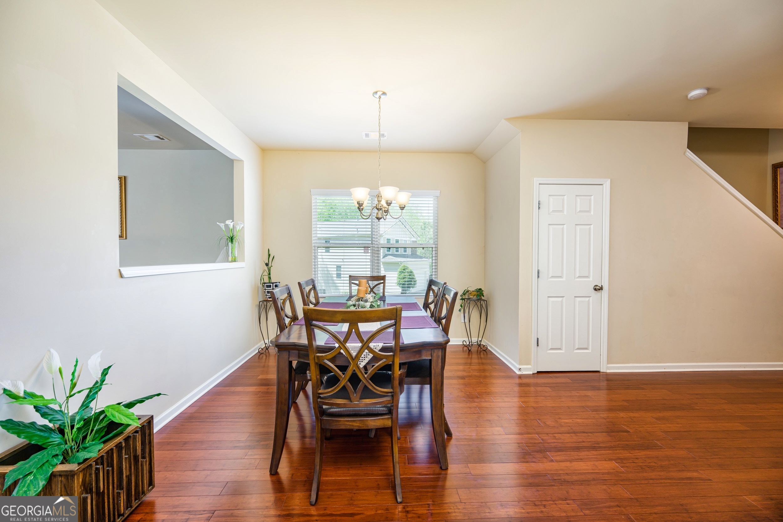 6884 Barker Station WALK