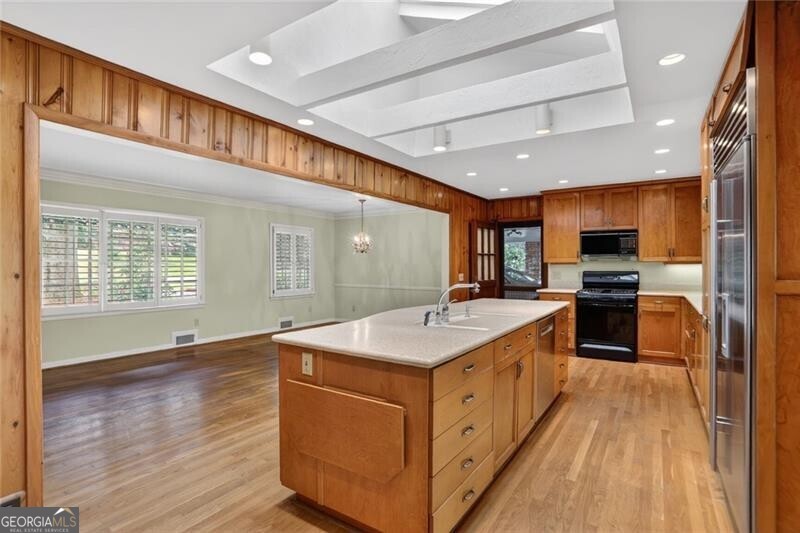 2034 Silvastone DR NE