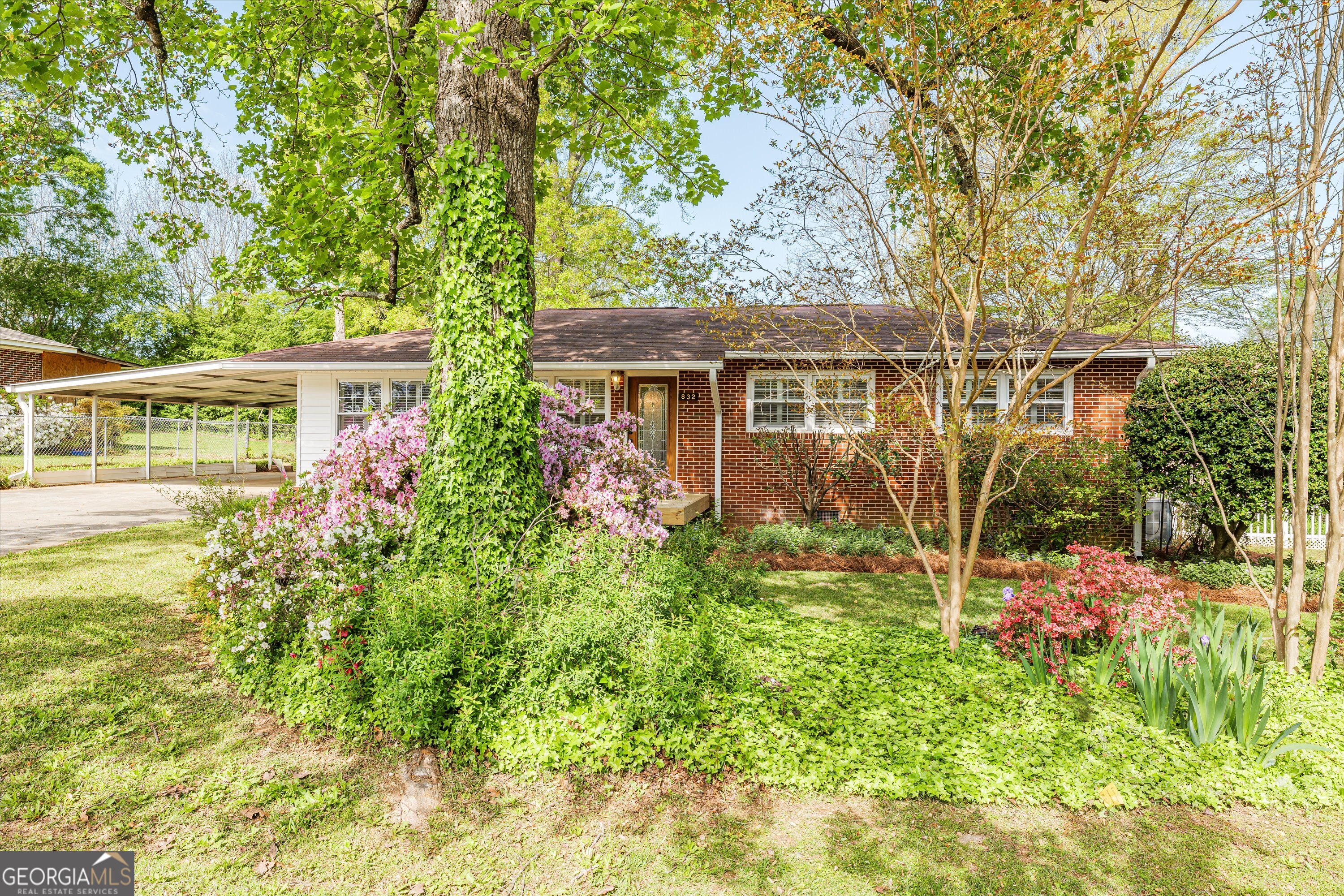 832 Berkshire DR
