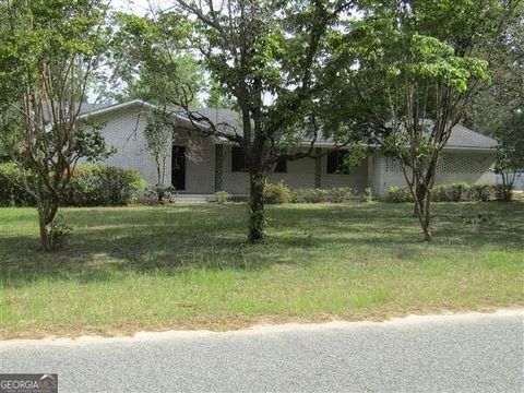 Single Family Residence in Jesup GA 75 Woodlawn Drive.jpg