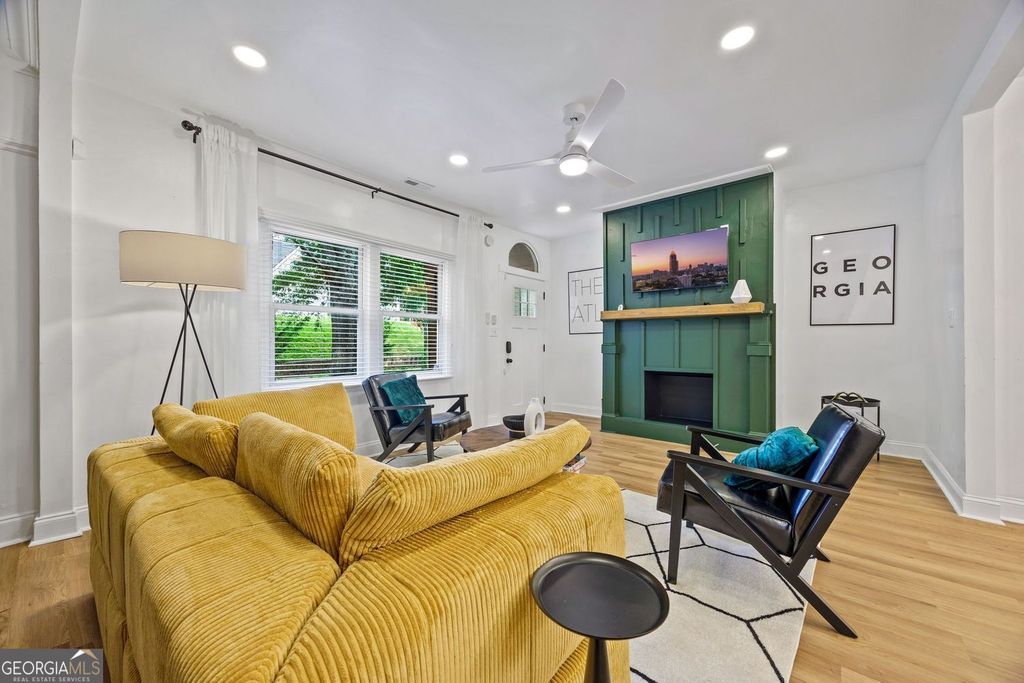 Photo of 920 Lawton Street SW, Atlanta, GA 30310 (MLS # 10742111)