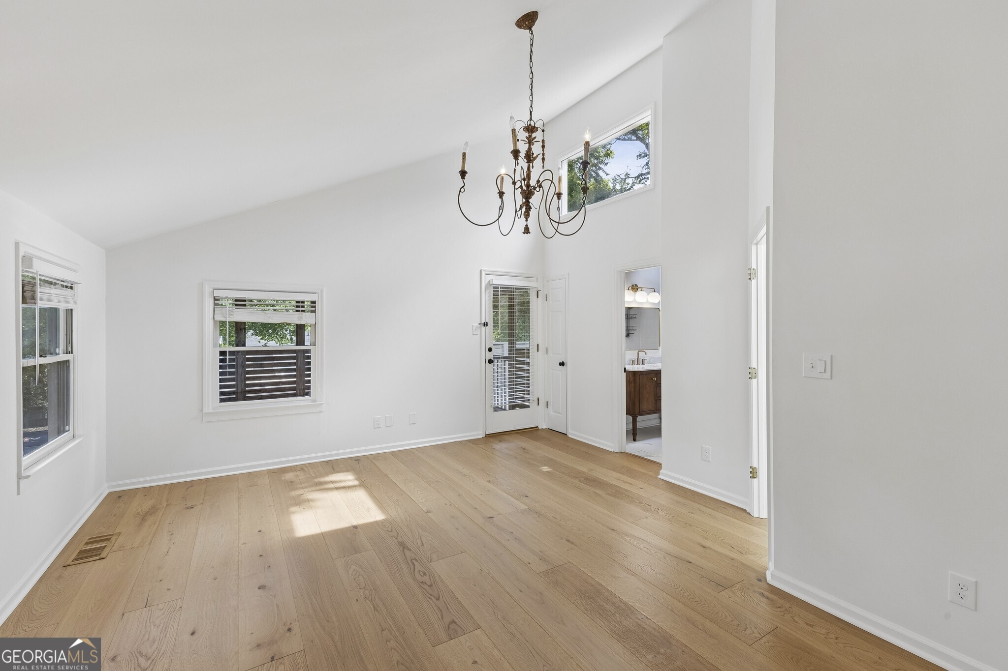 846 Saint Charles AVE NE B
